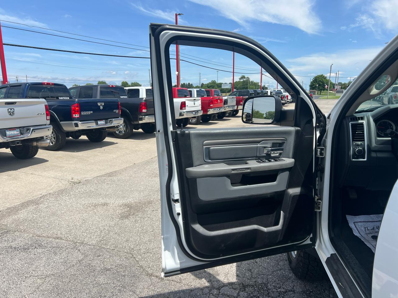 RAM 3500 SLT 4x4 Crew Cab 8' Box 2017