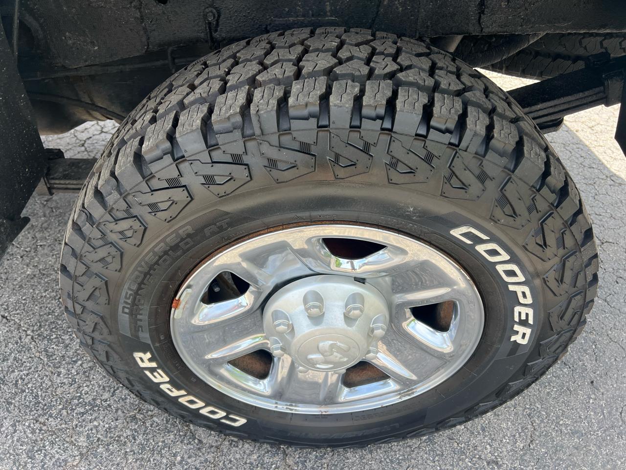 RAM 3500 SLT 4x4 Crew Cab 8' Box 2017