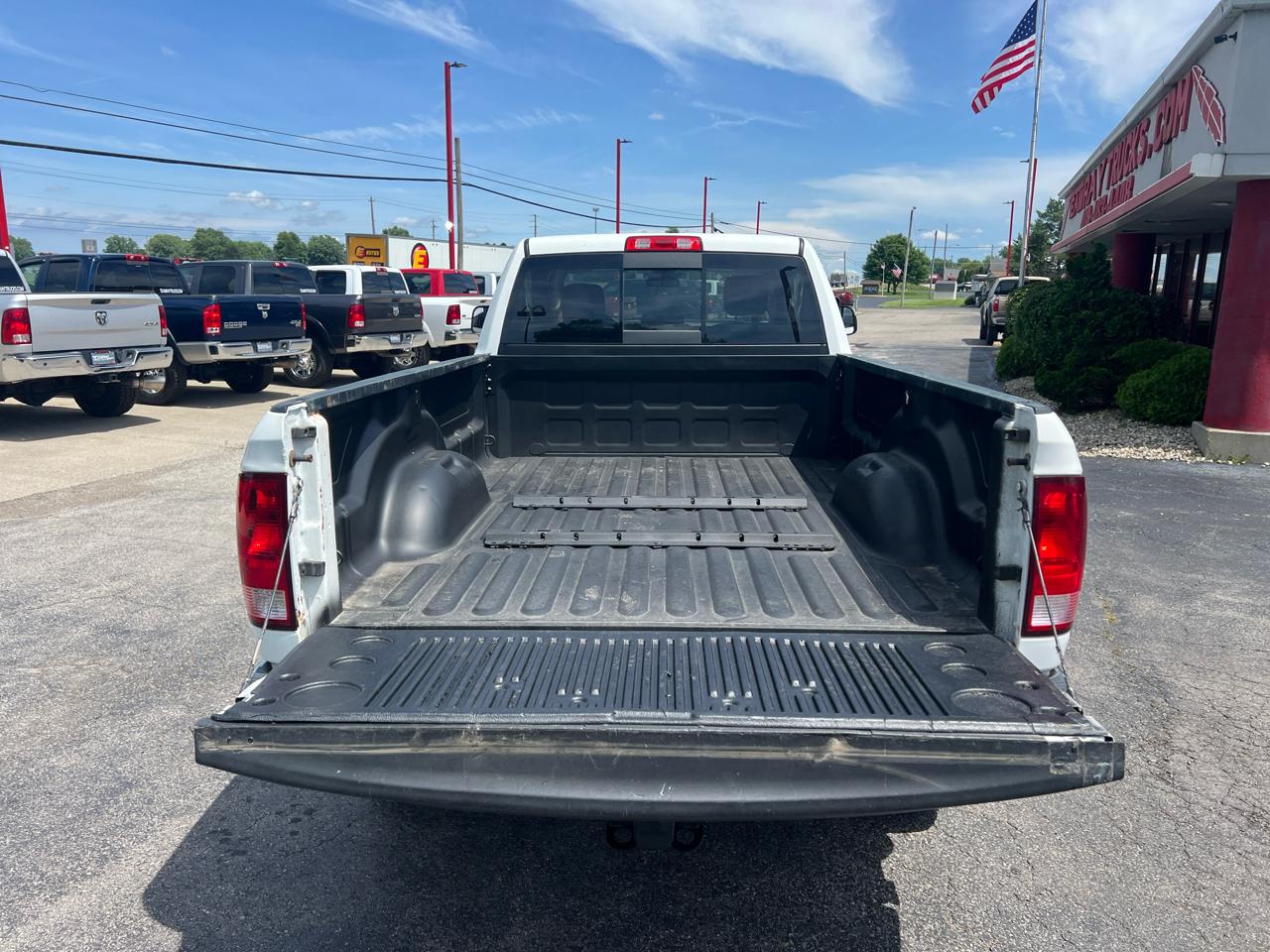 RAM 3500 SLT 4x4 Crew Cab 8' Box 2017