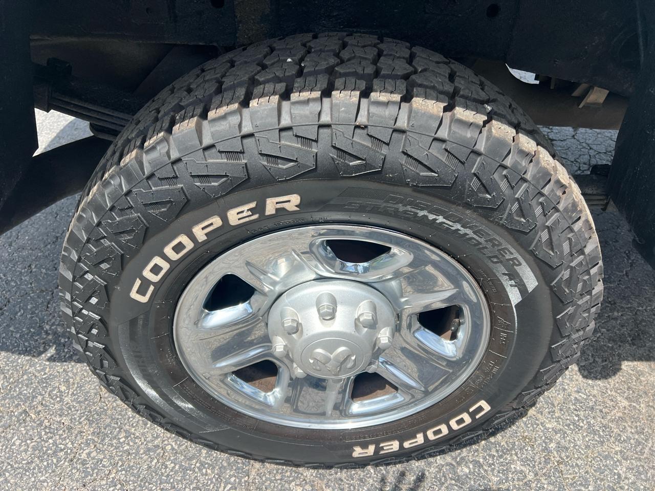RAM 3500 SLT 4x4 Crew Cab 8' Box 2017