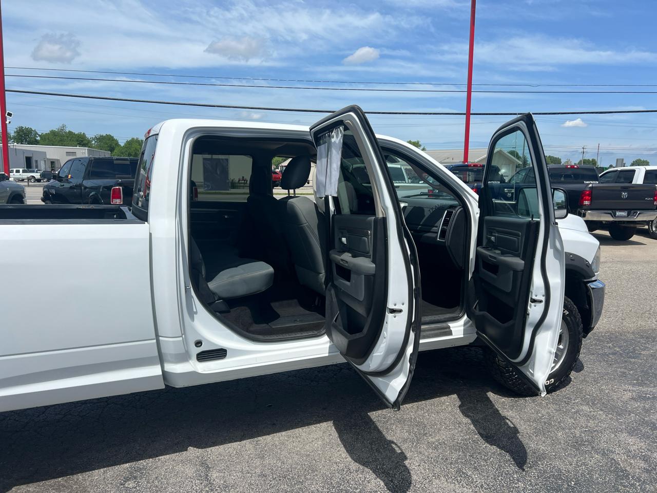 RAM 3500 SLT 4x4 Crew Cab 8' Box 2017