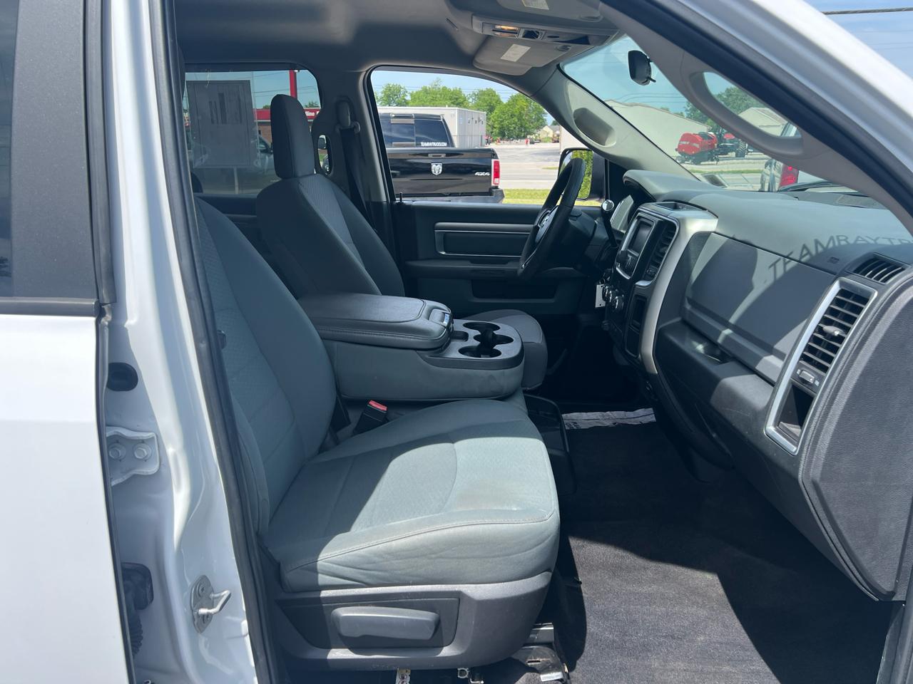 RAM 3500 SLT 4x4 Crew Cab 8' Box 2017