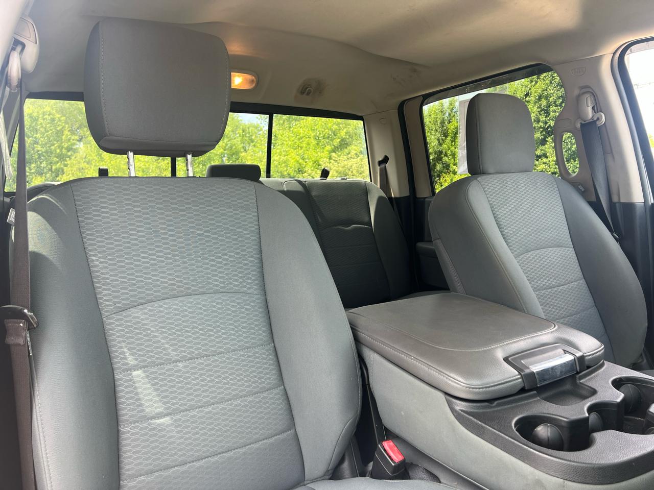 RAM 3500 SLT 4x4 Crew Cab 8' Box 2017