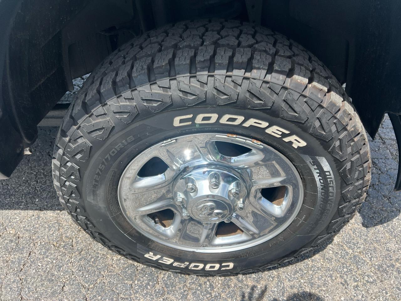 RAM 3500 SLT 4x4 Crew Cab 8' Box 2017