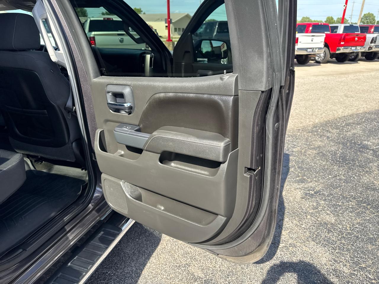 Chevrolet Silverado 1500 4WD Crew Cab 143.5" LT w/1LT 2015