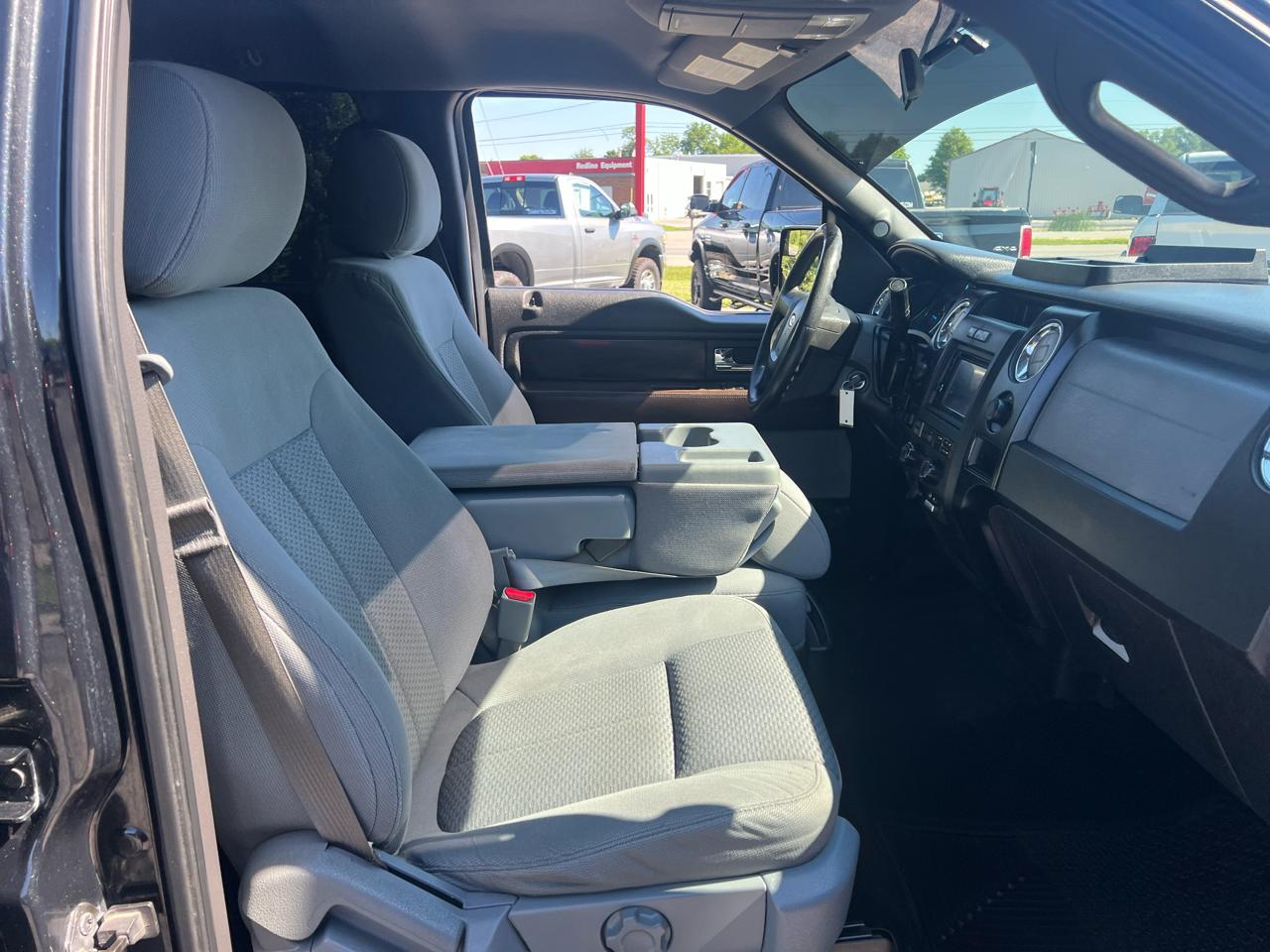 Ford F-150 4WD SuperCrew 145" Platinum 2014