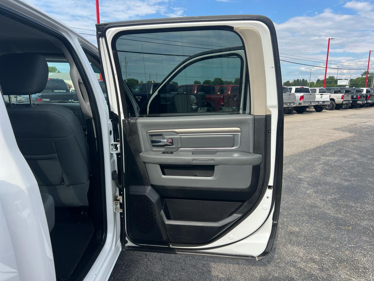 RAM 2500 4WD Crew Cab 149" SLT 2015