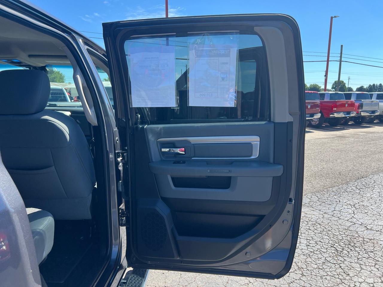 RAM 2500 4WD Crew Cab 169" SLT 2014