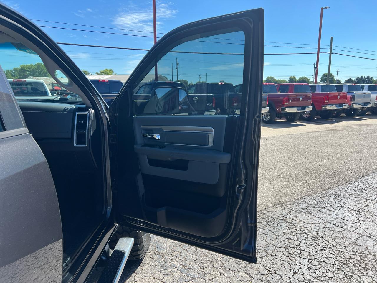 RAM 2500 4WD Crew Cab 169" SLT 2014