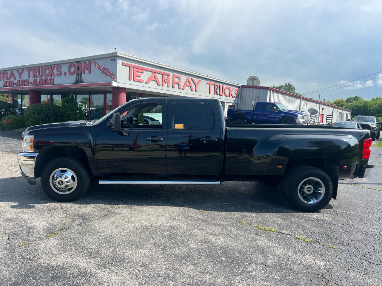 View vehicle photo 2