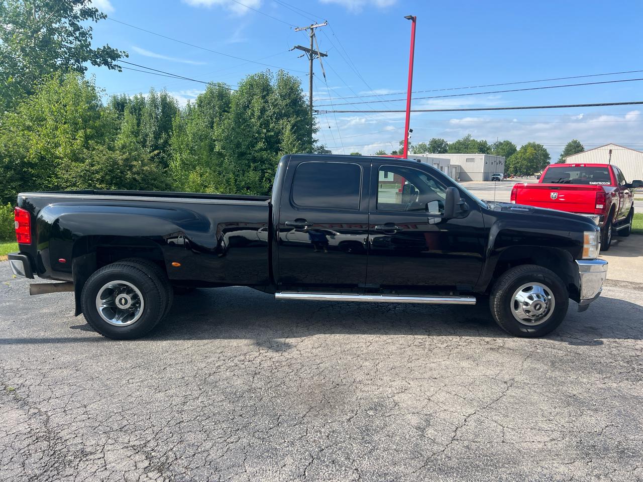 View vehicle photo 4
