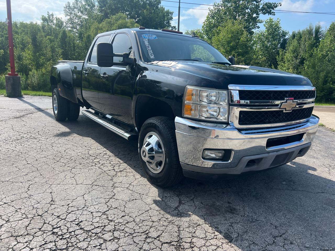 View vehicle photo 5