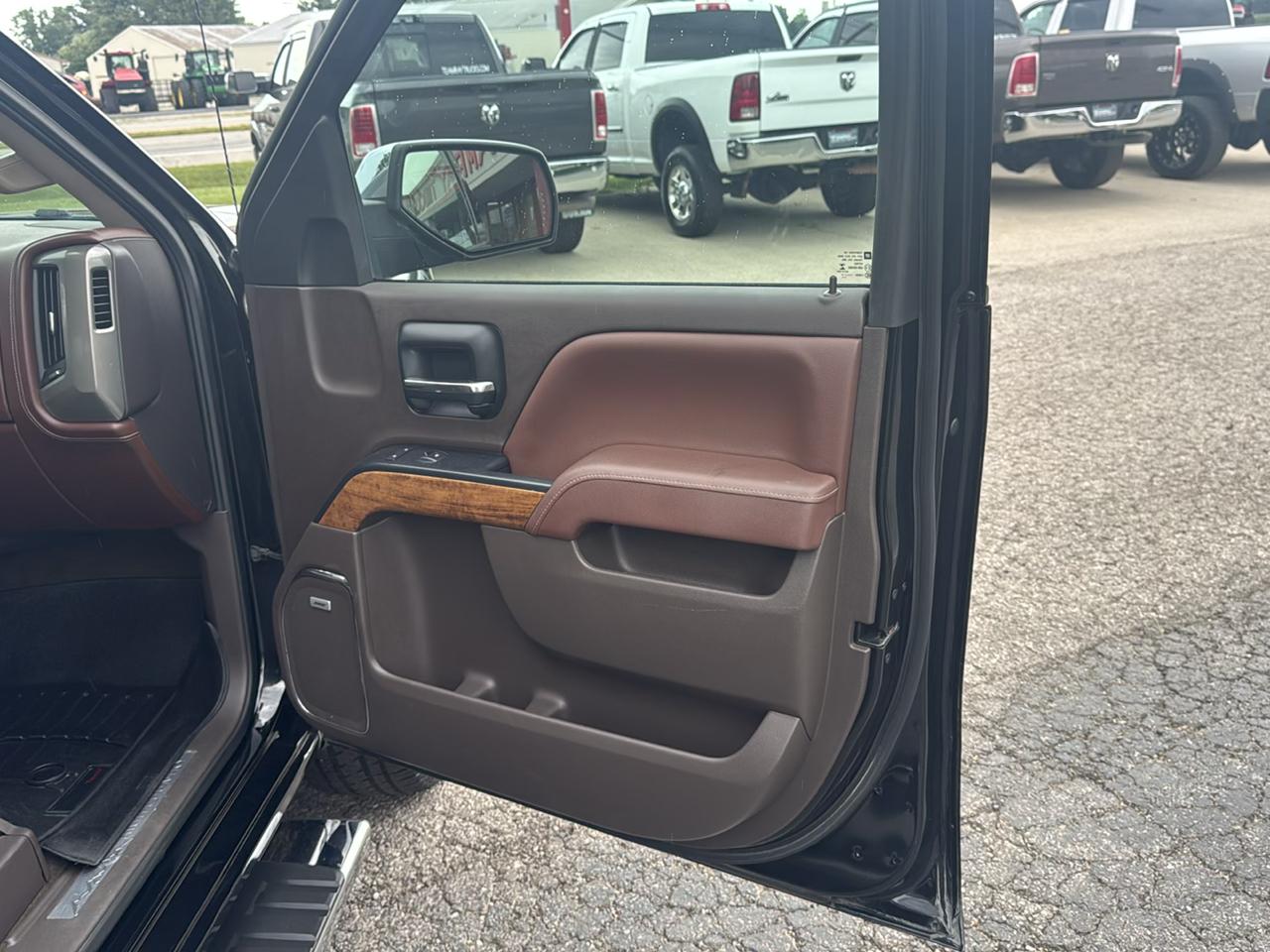 Chevrolet Silverado 1500 4WD Crew Cab 143.5" High Country 2014