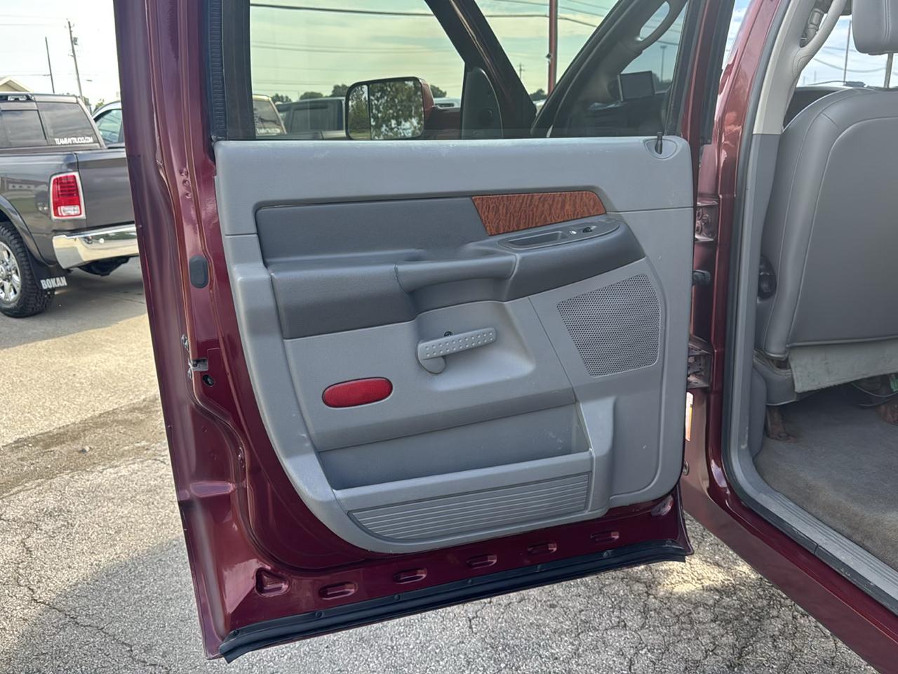 Dodge Ram 2500 4dr Mega Cab 160.5 4WD Laramie 2006