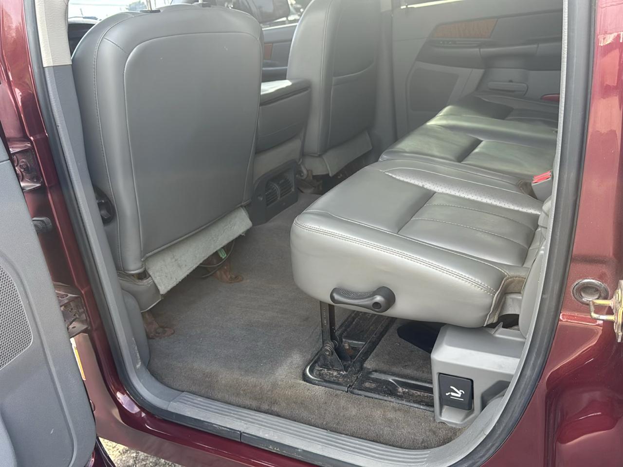 Dodge Ram 2500 4dr Mega Cab 160.5 4WD Laramie 2006