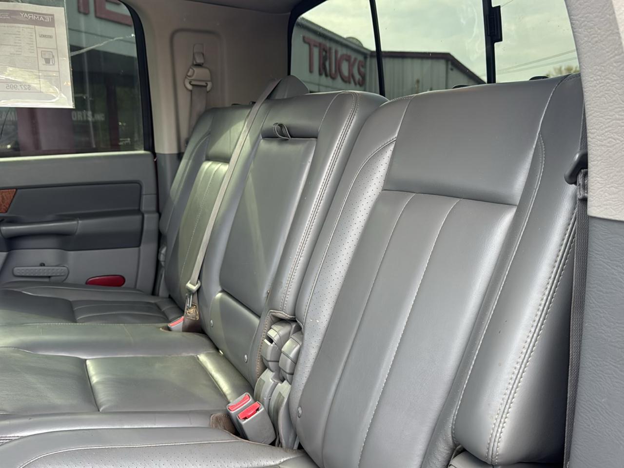 Dodge Ram 2500 4dr Mega Cab 160.5 4WD Laramie 2006