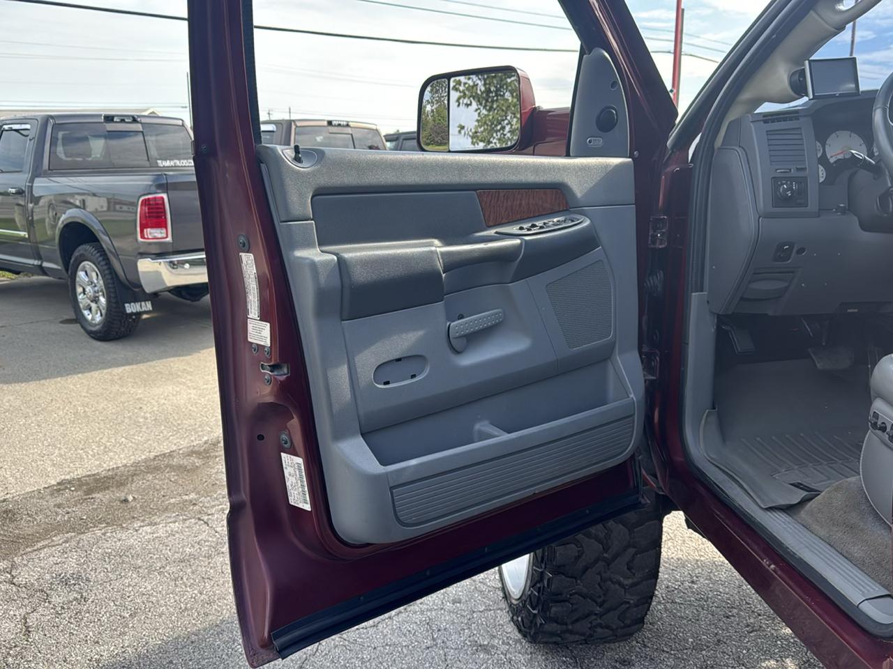 Dodge Ram 2500 4dr Mega Cab 160.5 4WD Laramie 2006