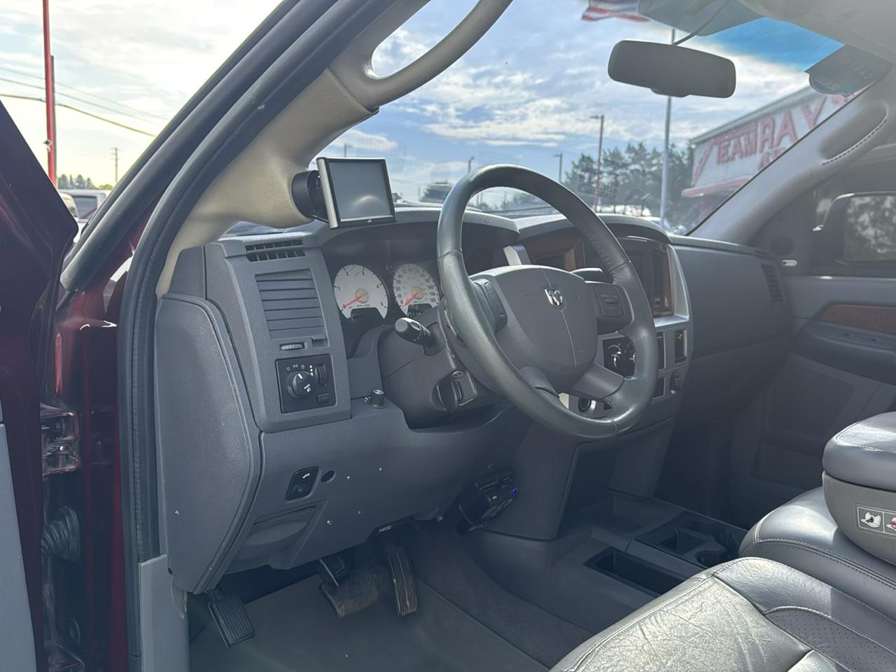 Dodge Ram 2500 4dr Mega Cab 160.5 4WD Laramie 2006