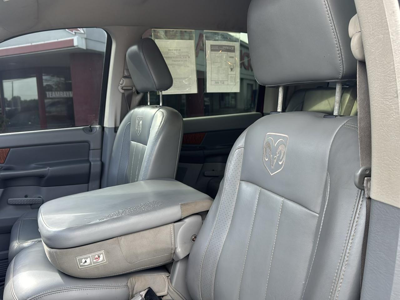Dodge Ram 2500 4dr Mega Cab 160.5 4WD Laramie 2006
