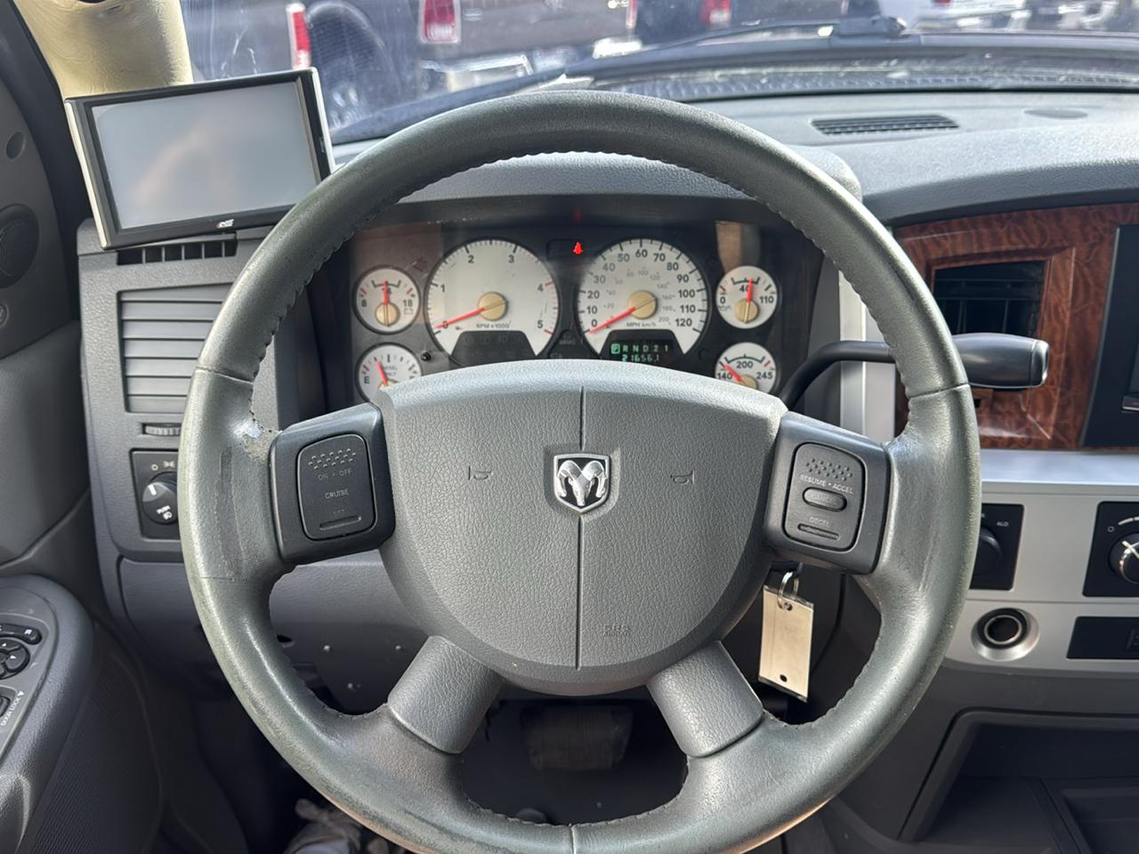 Dodge Ram 2500 4dr Mega Cab 160.5 4WD Laramie 2006