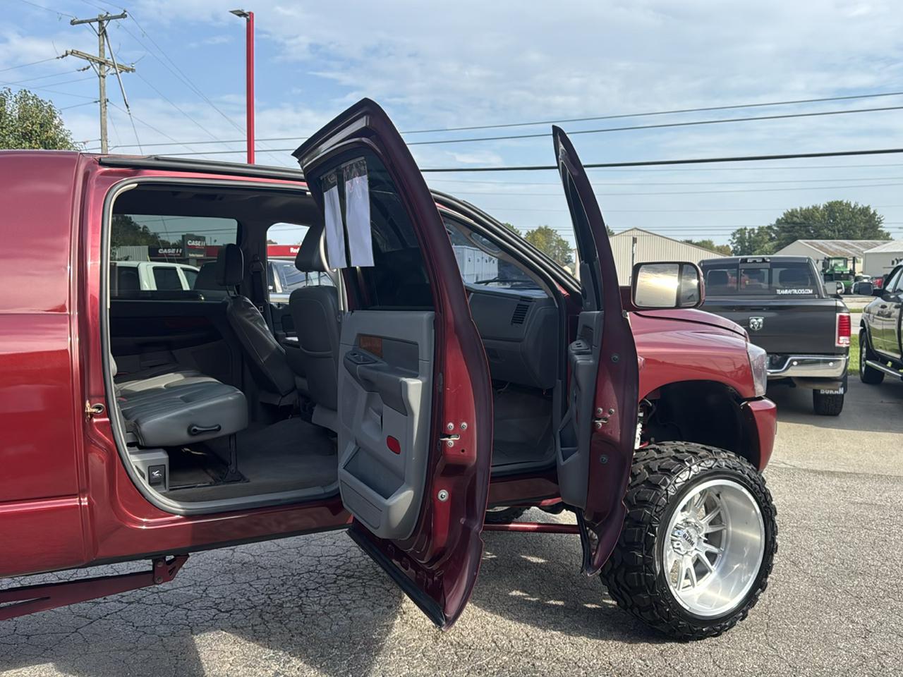 Dodge Ram 2500 4dr Mega Cab 160.5 4WD Laramie 2006