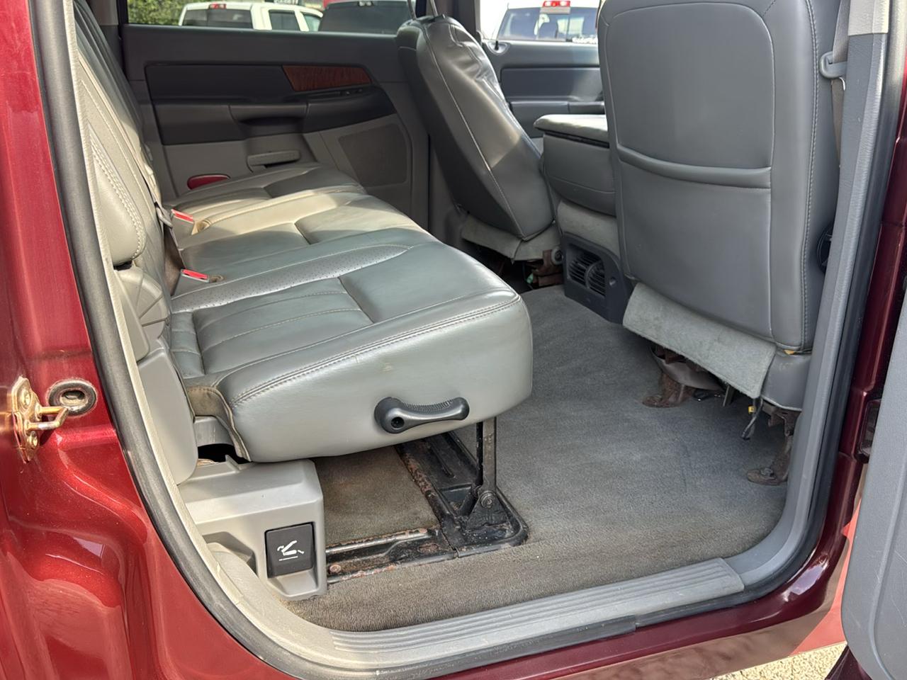 Dodge Ram 2500 4dr Mega Cab 160.5 4WD Laramie 2006