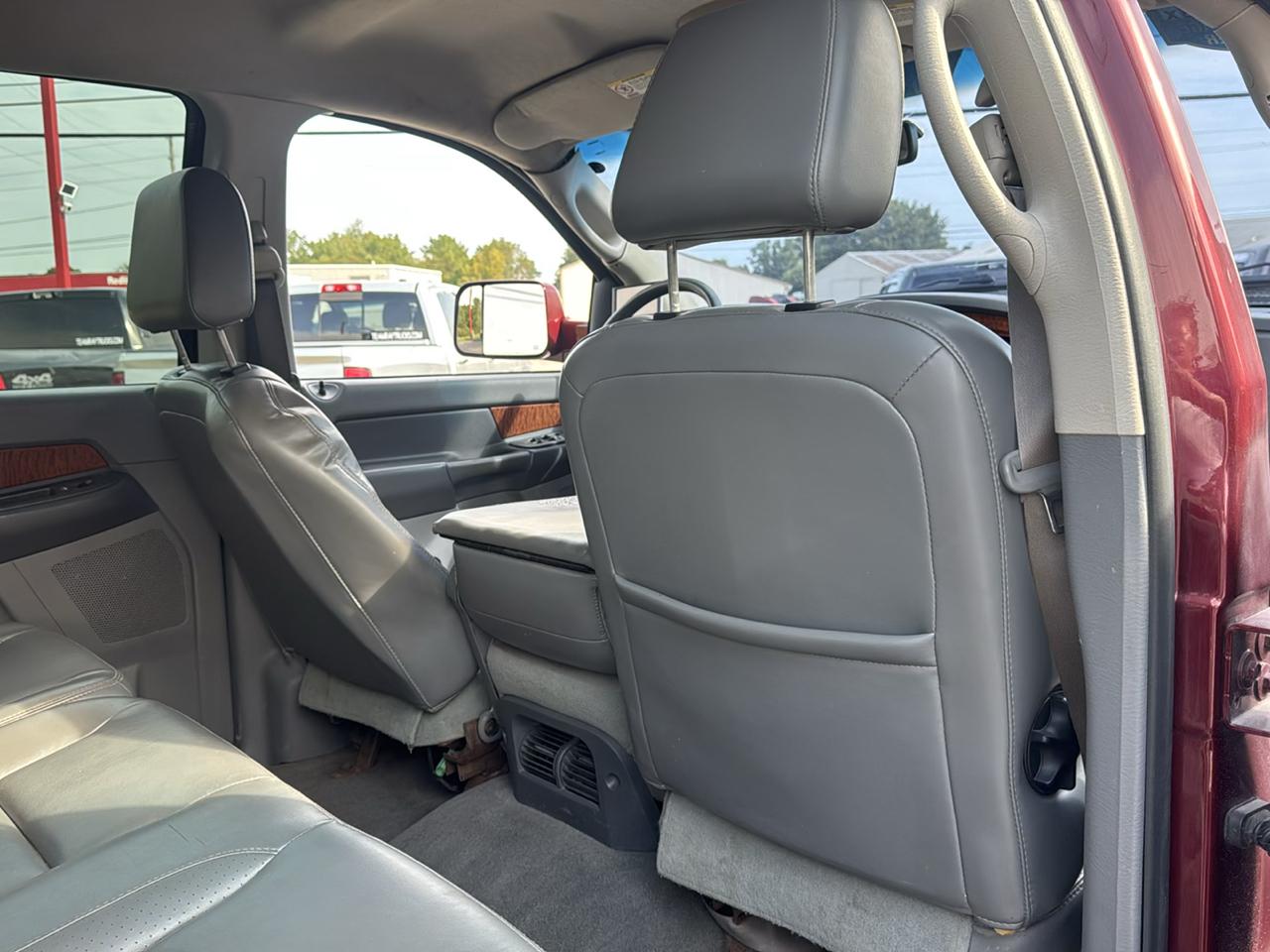 Dodge Ram 2500 4dr Mega Cab 160.5 4WD Laramie 2006