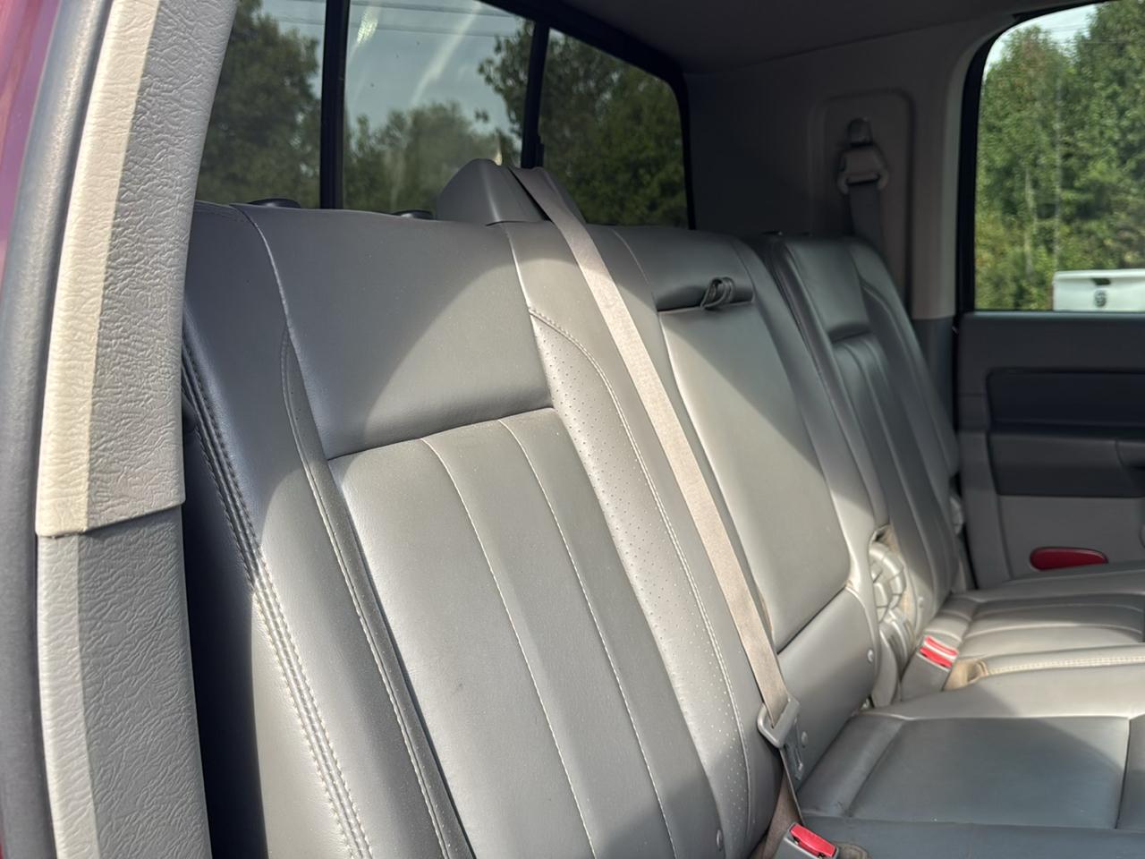 Dodge Ram 2500 4dr Mega Cab 160.5 4WD Laramie 2006
