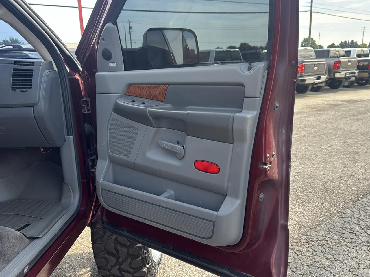 Dodge Ram 2500 4dr Mega Cab 160.5 4WD Laramie 2006