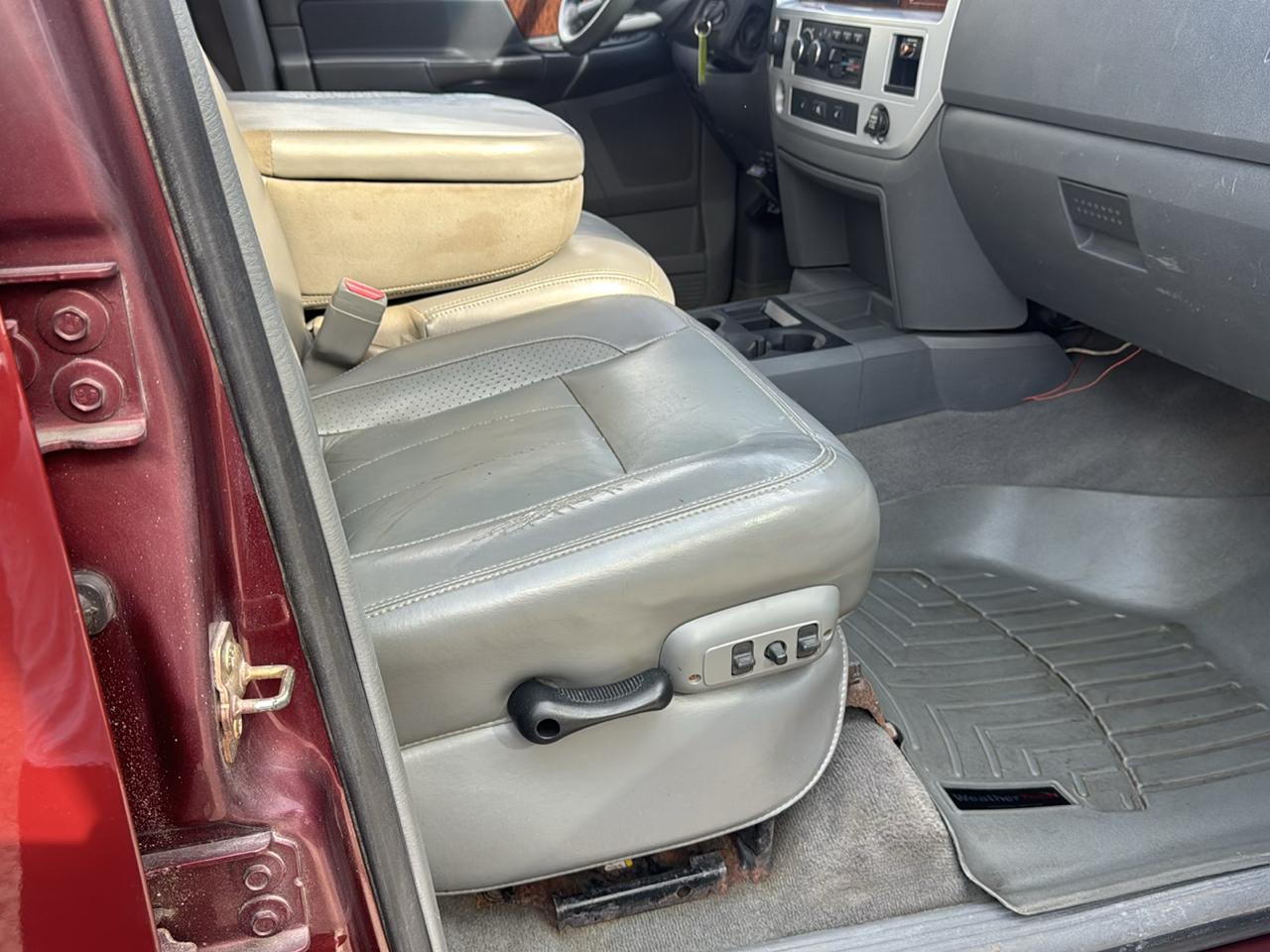 Dodge Ram 2500 4dr Mega Cab 160.5 4WD Laramie 2006