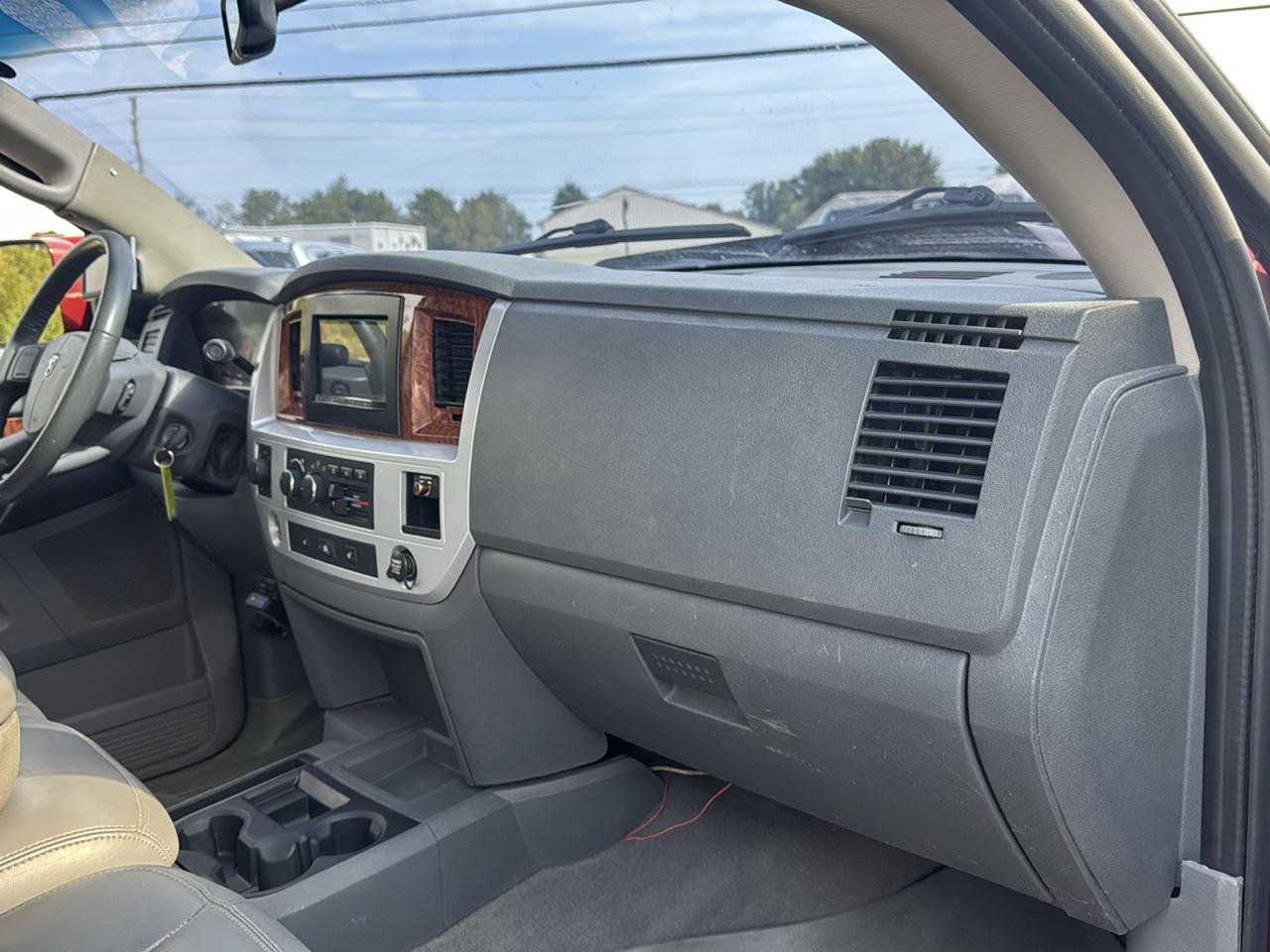 Dodge Ram 2500 4dr Mega Cab 160.5 4WD Laramie 2006