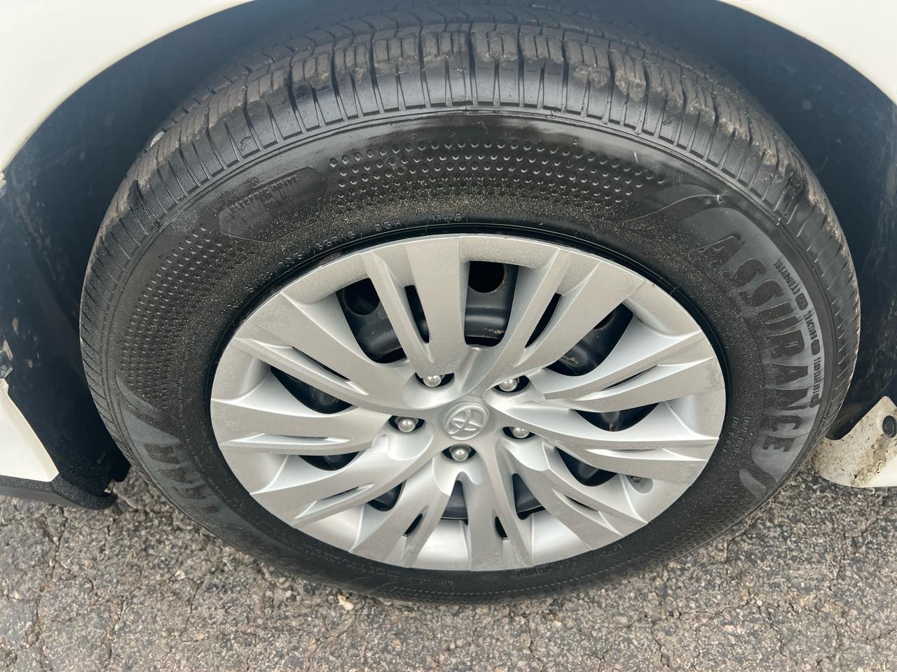 Toyota Camry 4dr Sdn I4 Auto XLE (Natl) 2013