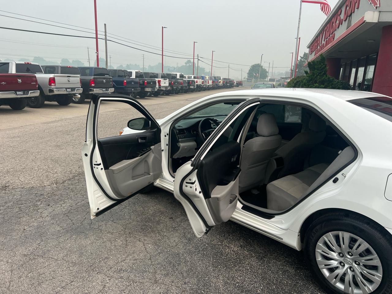 Toyota Camry 4dr Sdn I4 Auto XLE (Natl) 2013