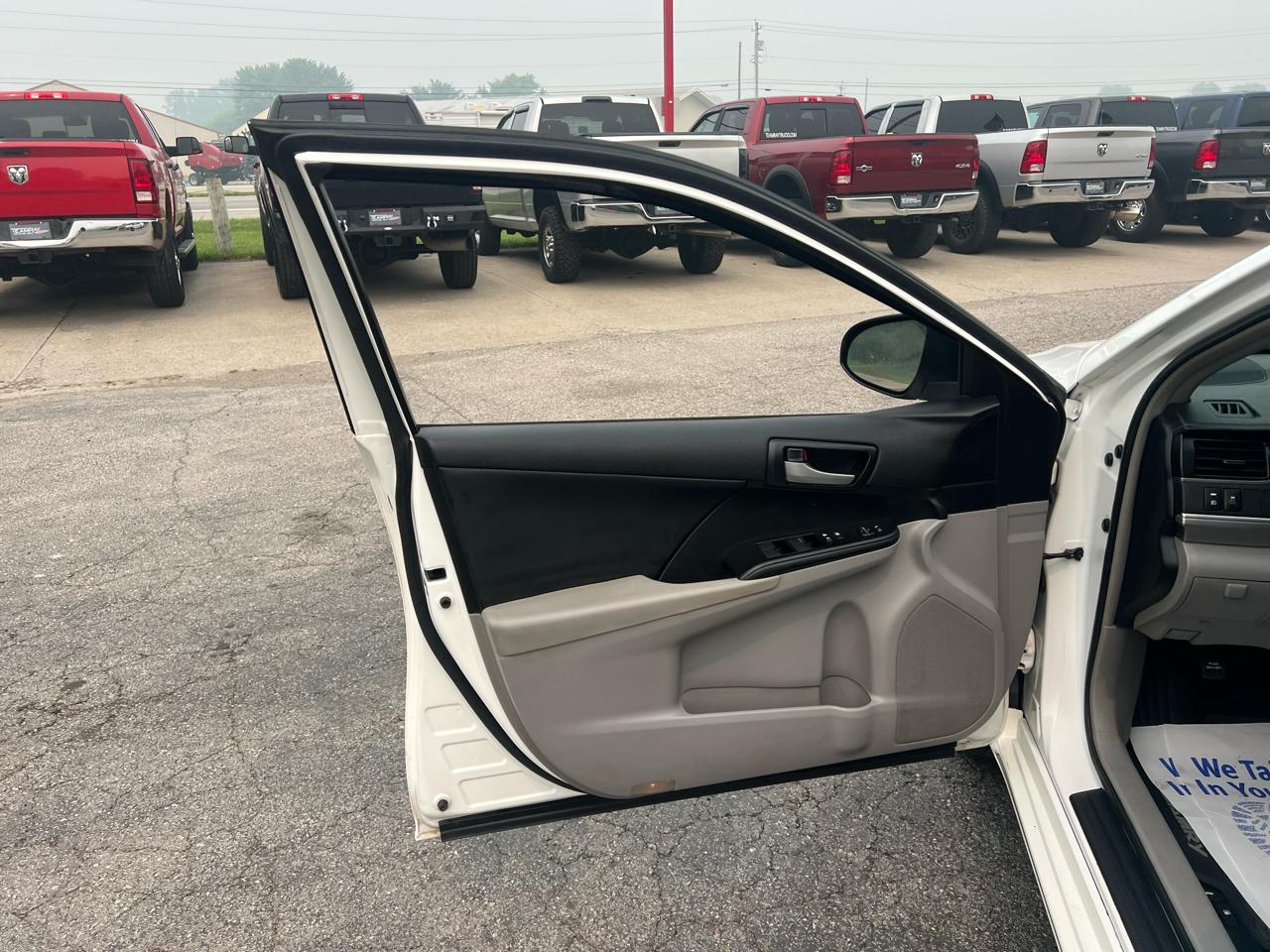 Toyota Camry 4dr Sdn I4 Auto XLE (Natl) 2013