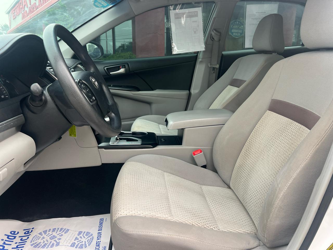 Toyota Camry 4dr Sdn I4 Auto XLE (Natl) 2013