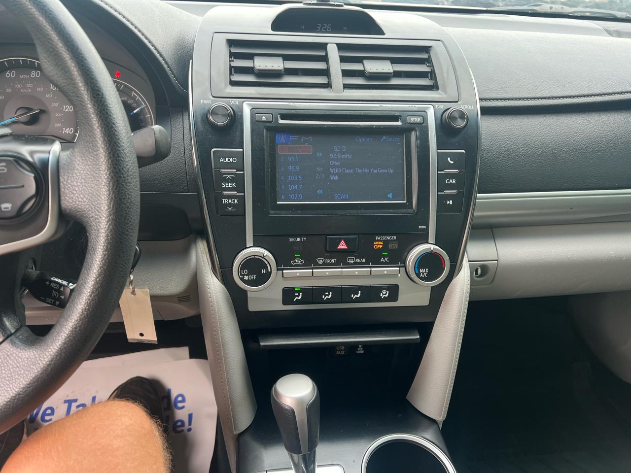 Toyota Camry 4dr Sdn I4 Auto XLE (Natl) 2013