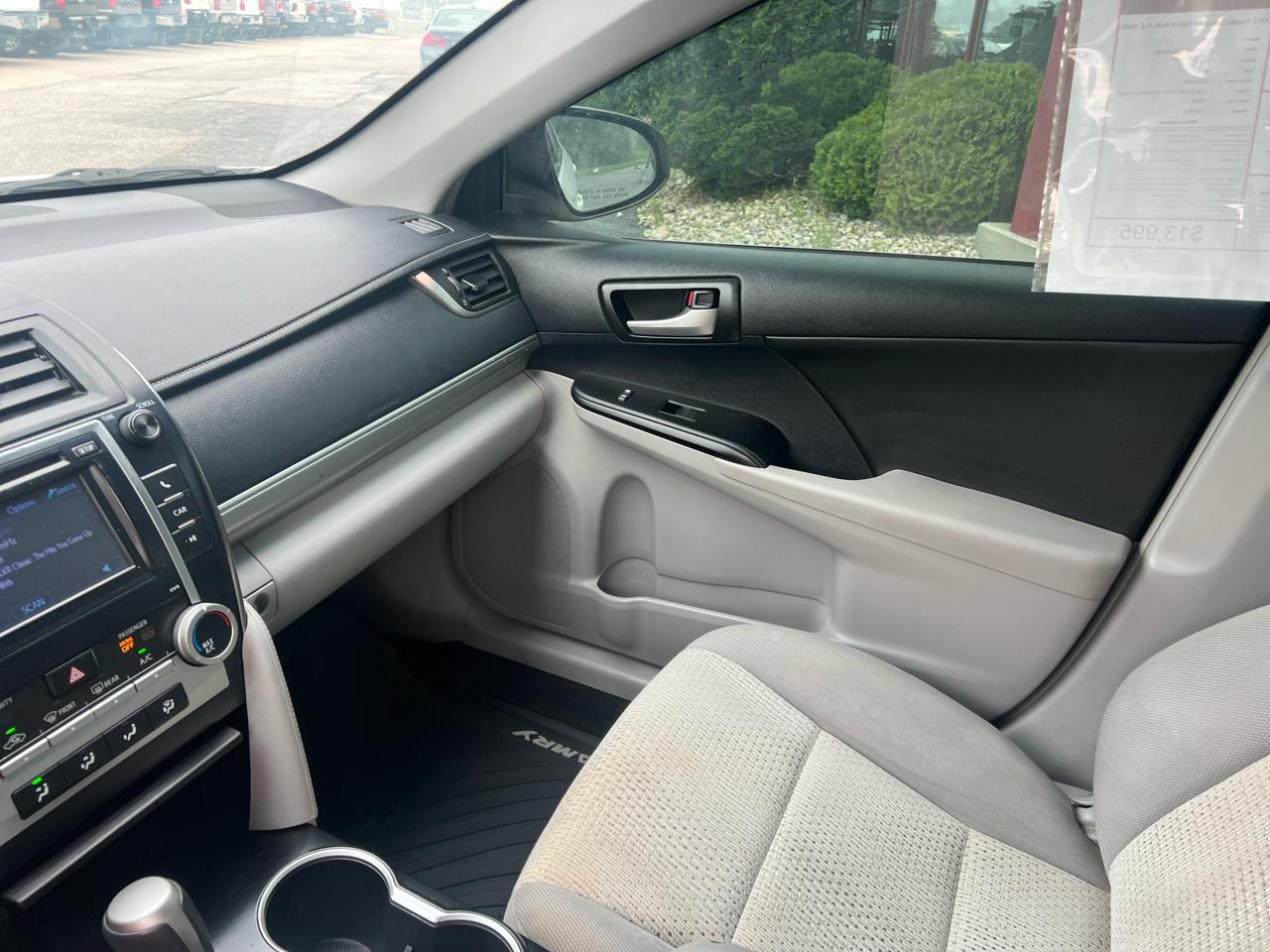 Toyota Camry 4dr Sdn I4 Auto XLE (Natl) 2013