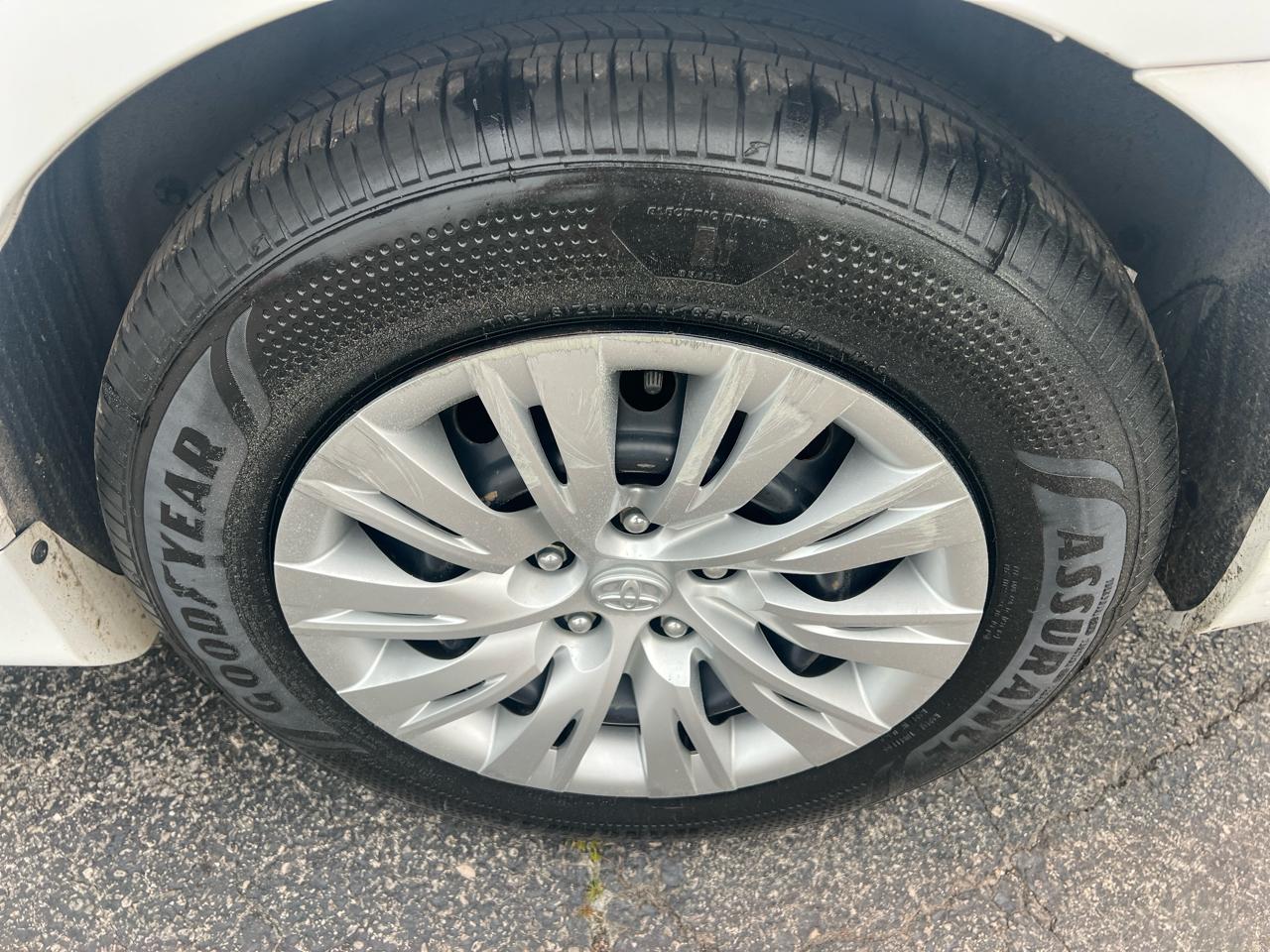 Toyota Camry 4dr Sdn I4 Auto XLE (Natl) 2013