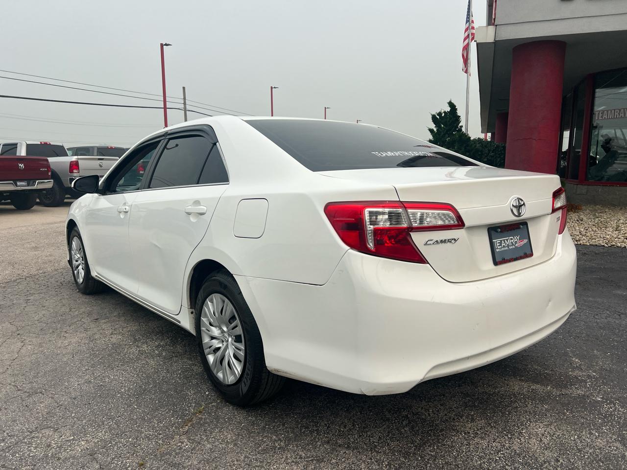Toyota Camry 4dr Sdn I4 Auto XLE (Natl) 2013