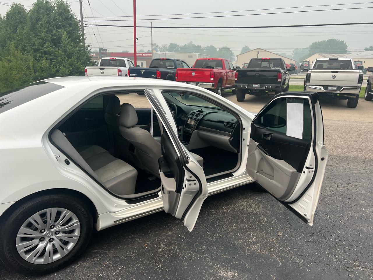 Toyota Camry 4dr Sdn I4 Auto XLE (Natl) 2013
