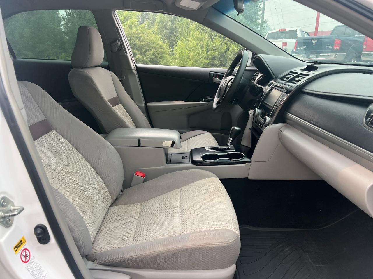 Toyota Camry 4dr Sdn I4 Auto XLE (Natl) 2013