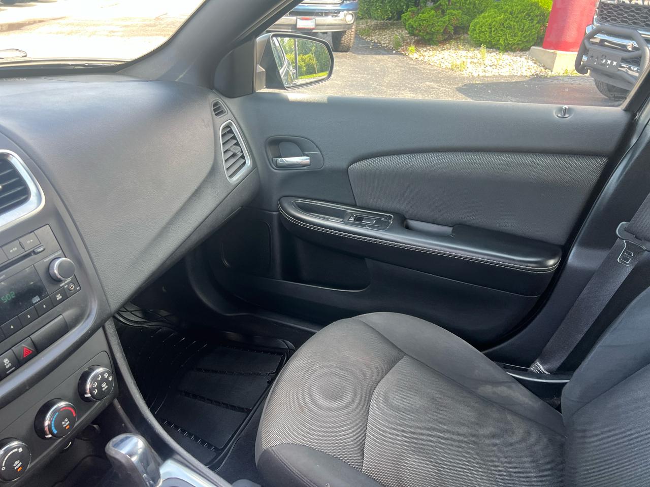Dodge Avenger 4dr Sdn SE 2013