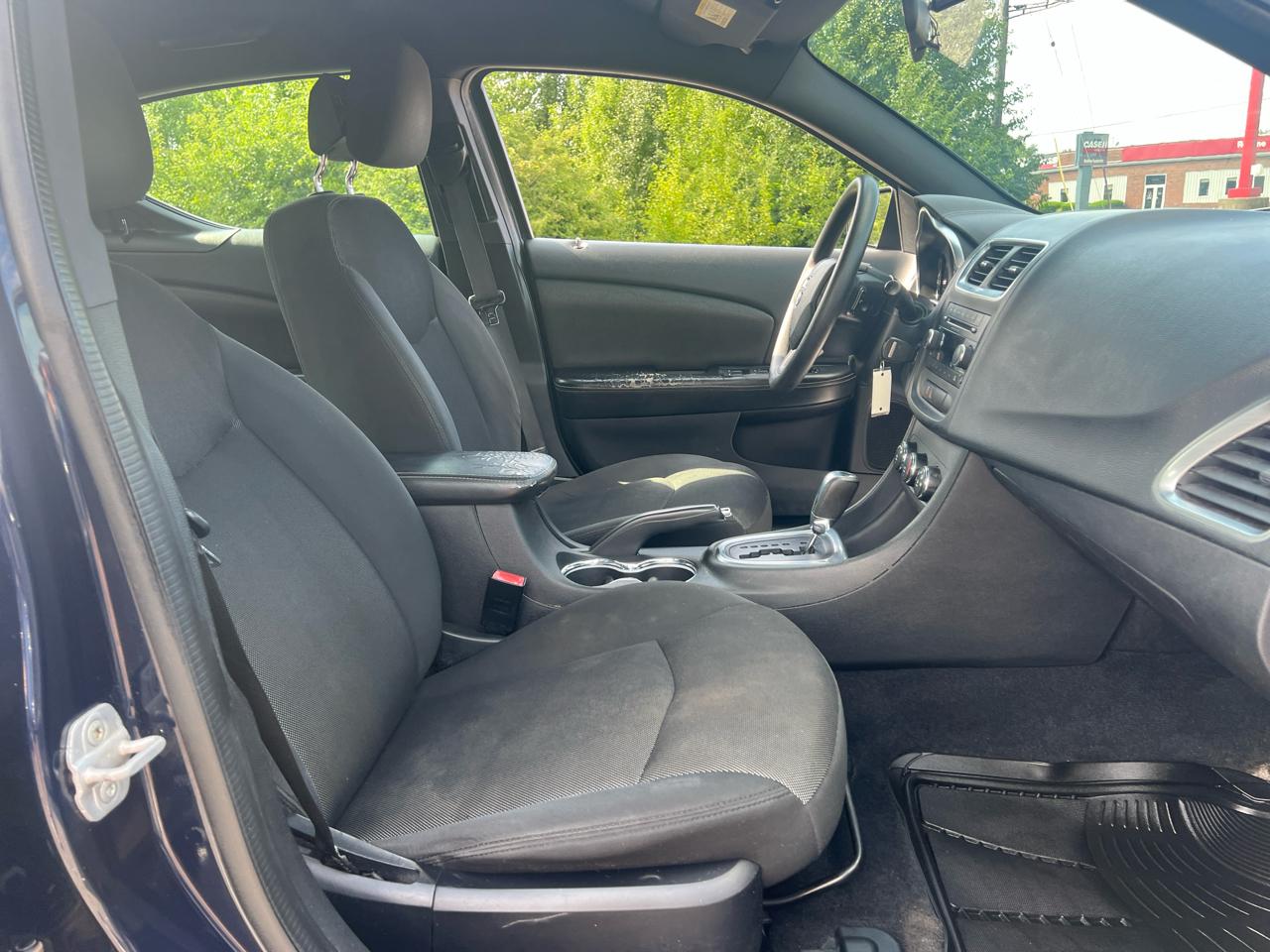 Dodge Avenger 4dr Sdn SE 2013