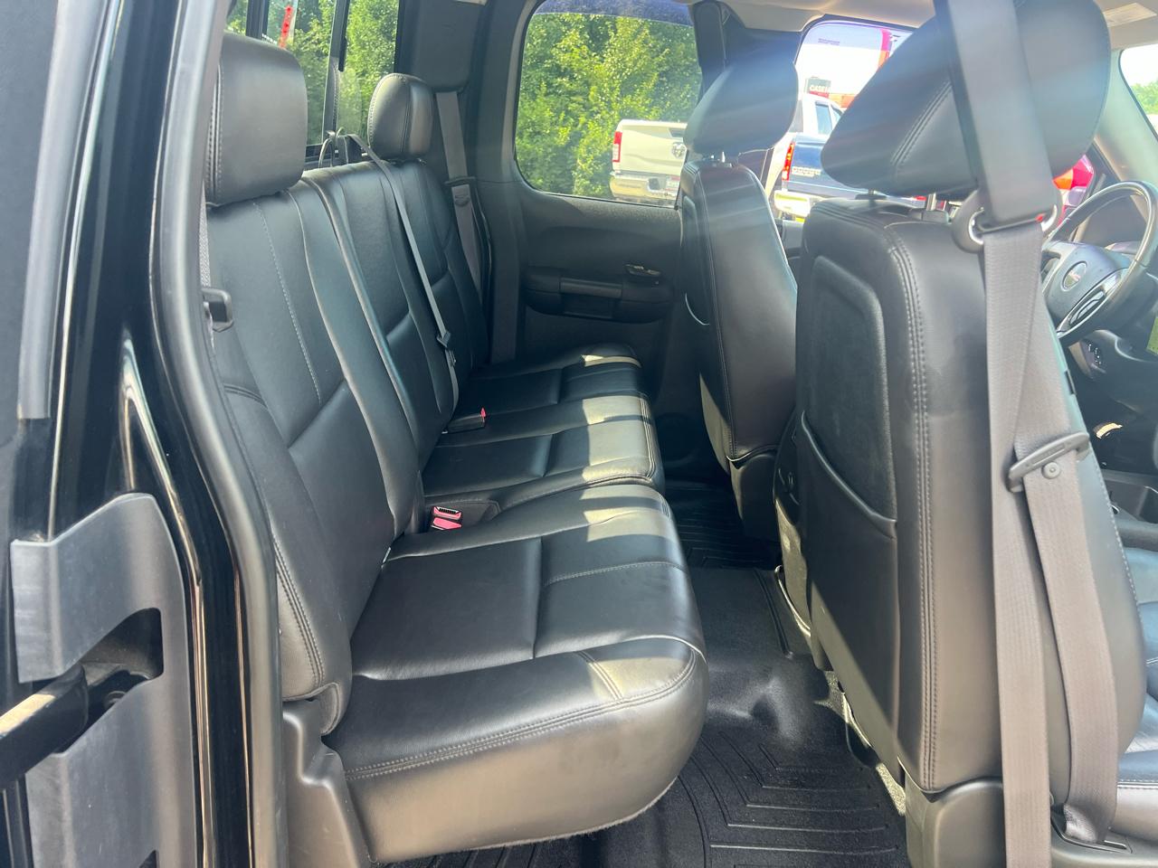 GMC Sierra 1500 4WD Ext Cab 143.5" SLT 2011