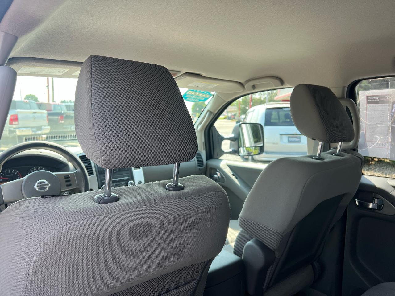 Nissan Frontier 4WD Crew Cab SWB Auto SV 2012