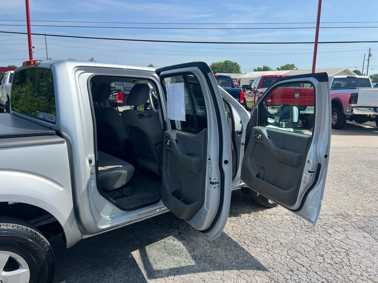 Nissan Frontier 4WD Crew Cab SWB Auto SV 2012