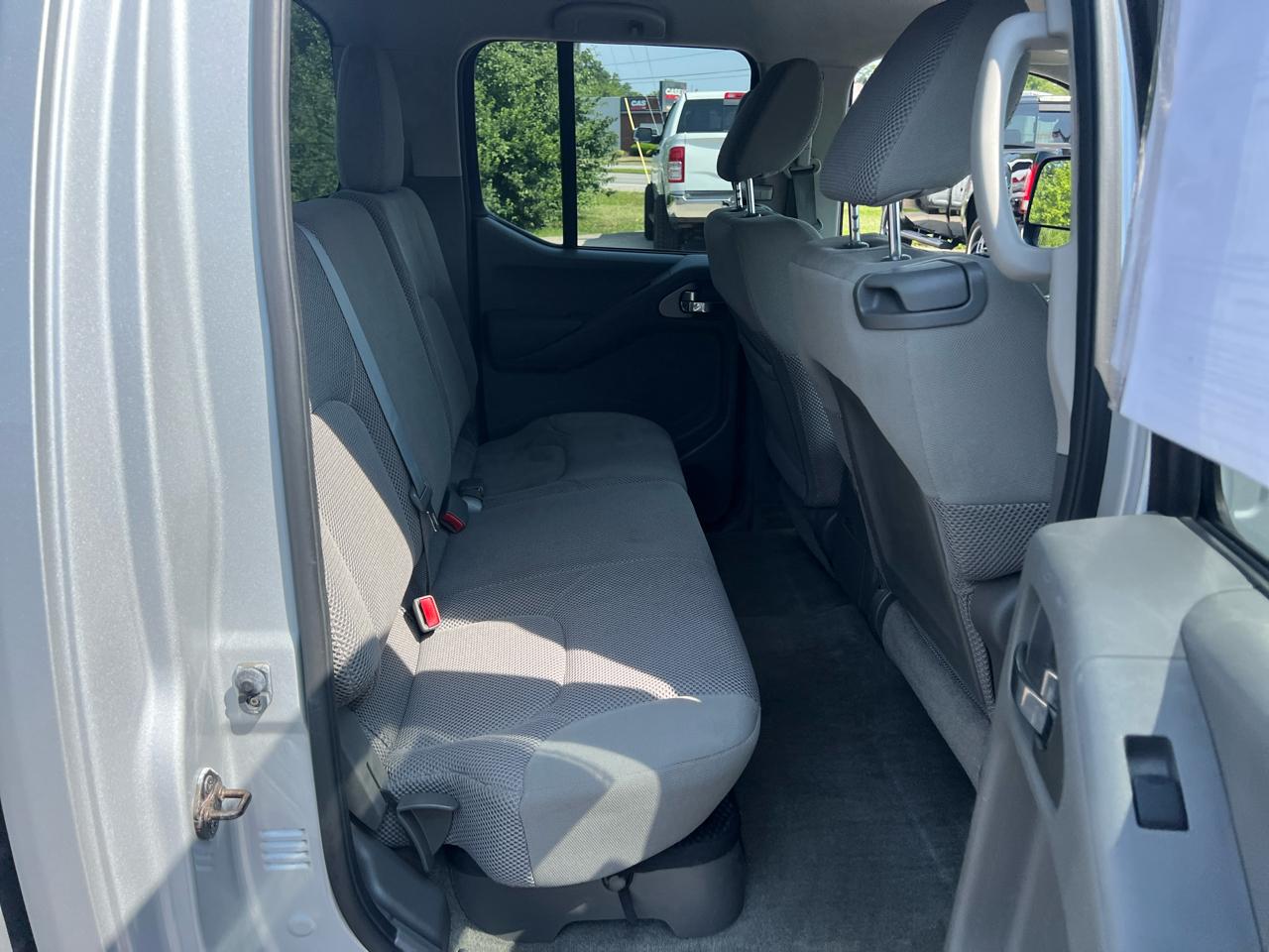 Nissan Frontier 4WD Crew Cab SWB Auto SV 2012