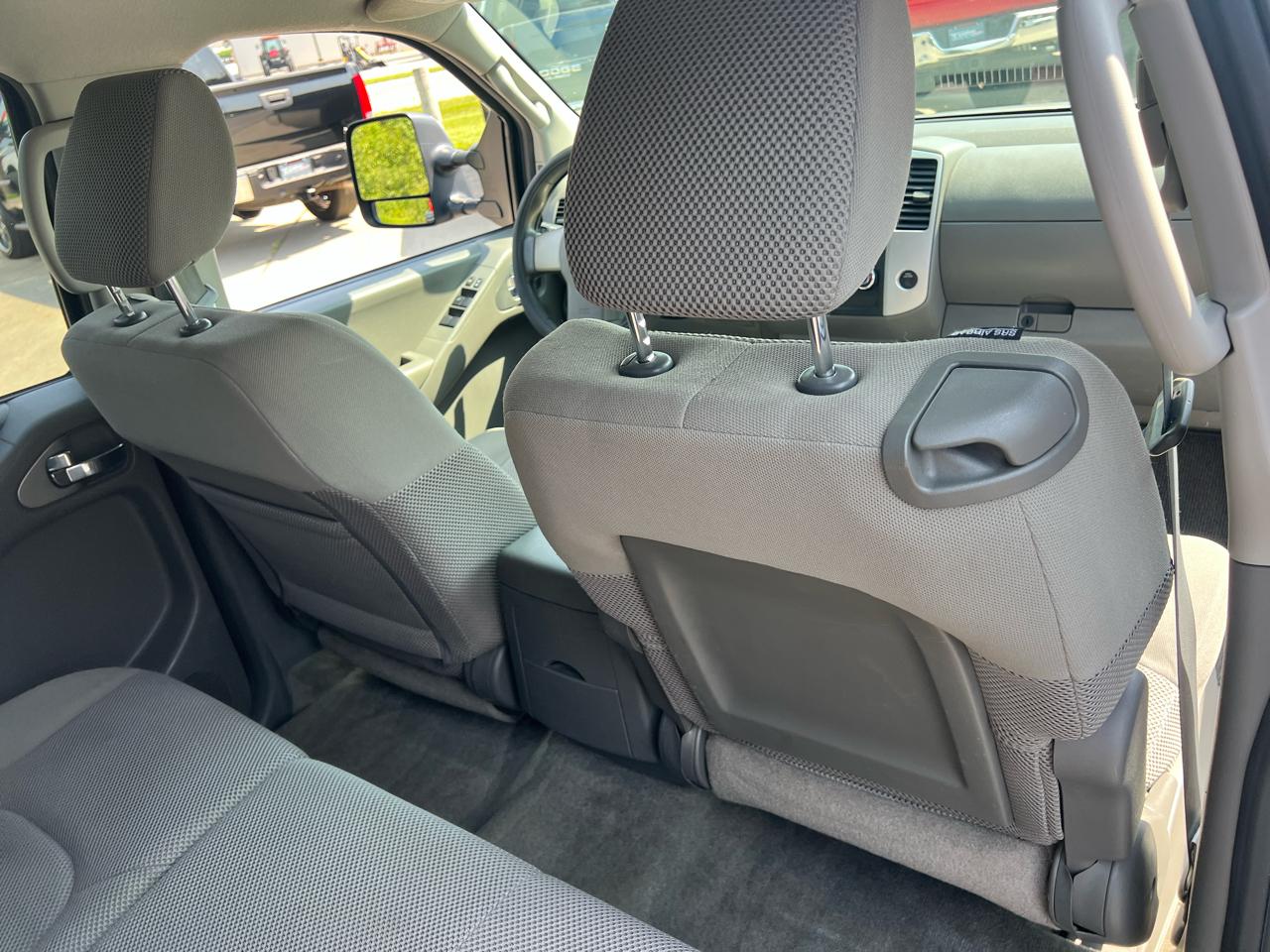 Nissan Frontier 4WD Crew Cab SWB Auto SV 2012