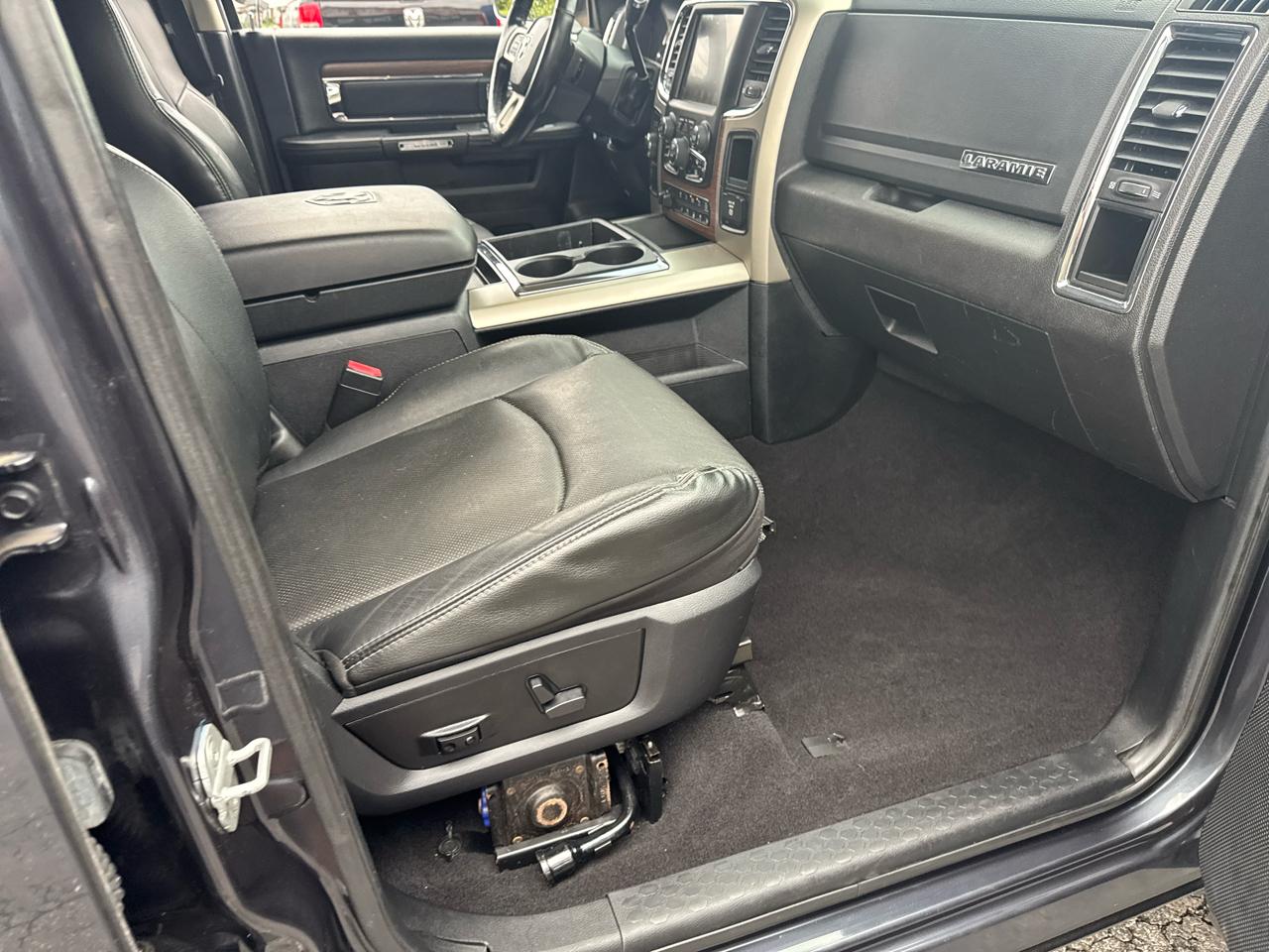 RAM 2500 4WD Mega Cab 160.5" Laramie 2013