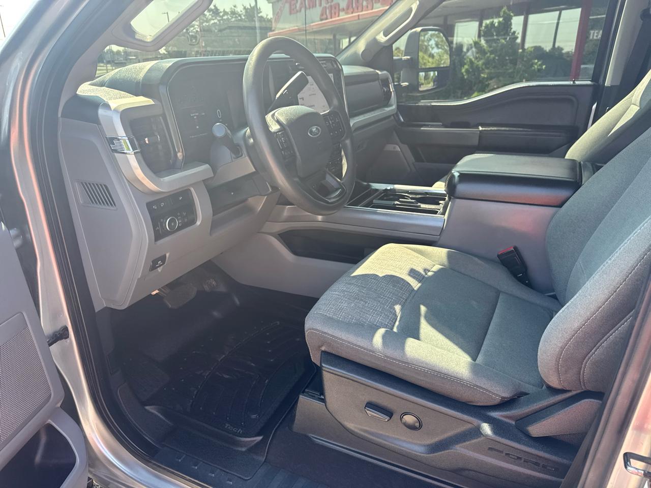 Ford Super Duty F-250 SRW XLT 4WD Crew Cab 6.75' Box 2024